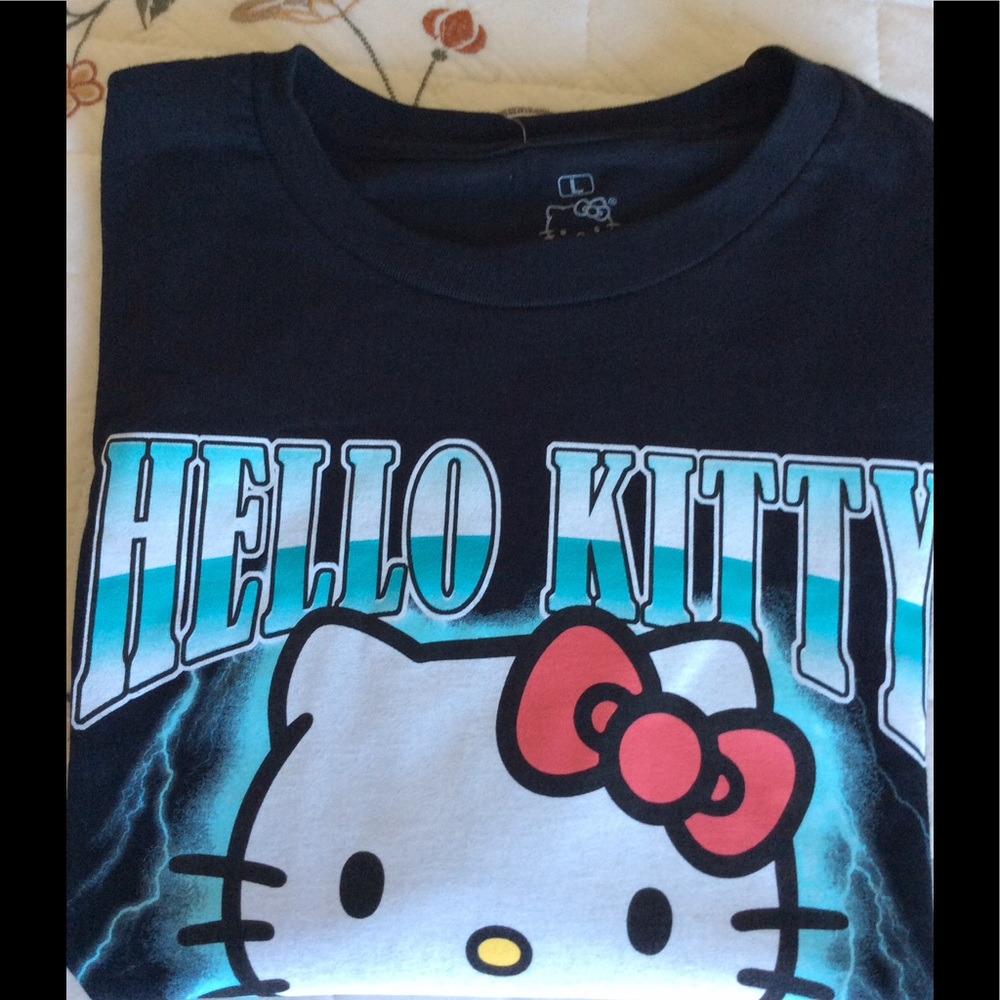 🎁Hello kitty tee - Picture 2 of 3
